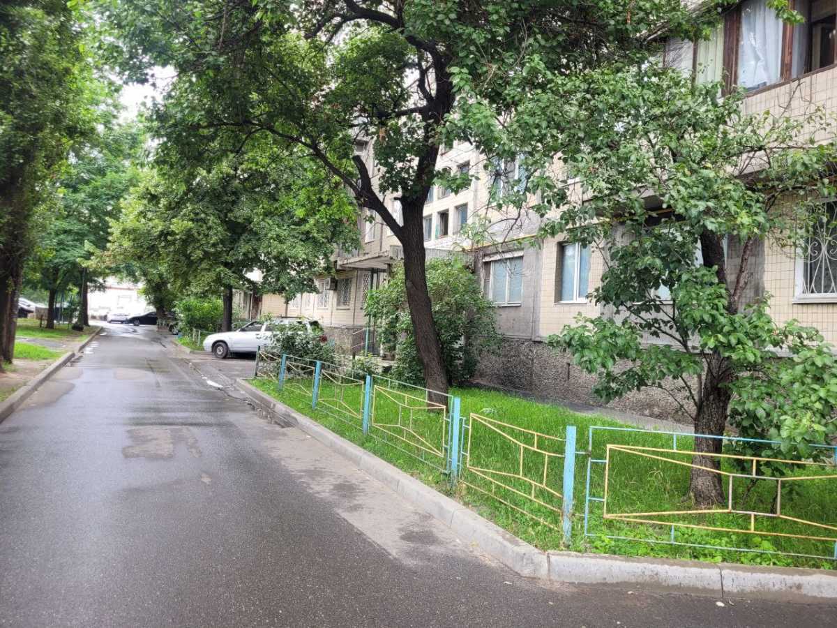 Продаж 2-кімнатної квартири 46 м², Автозаводська вул., 17