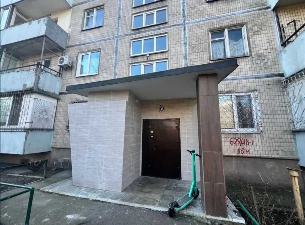 Продажа 2-комнатной квартиры 52 м², Русановская наб., 18