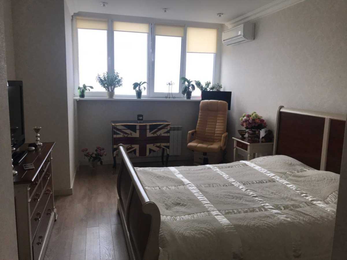 Продажа 1-комнатной квартиры 50 м², Григория Андрющенко ул., 6