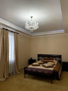 Котедж подобово 600 м²