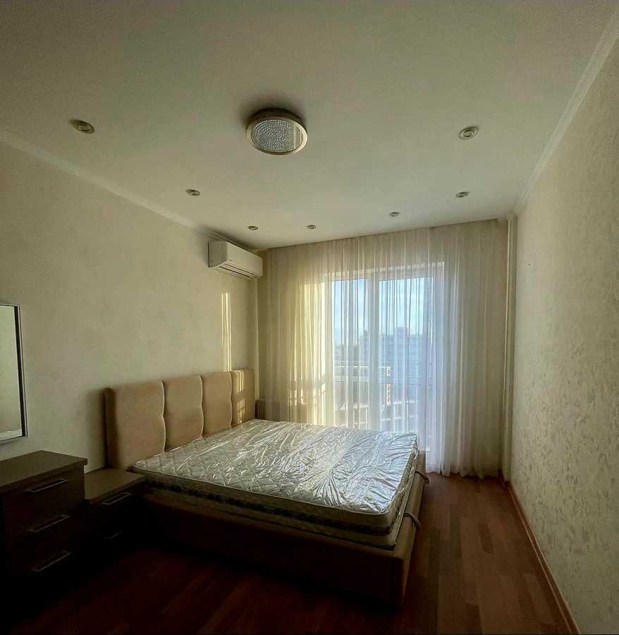 Продаж 3-кімнатної квартири 87 м², Метрологічна вул., 15А