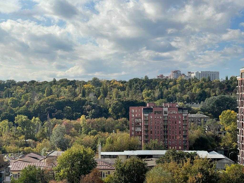 Продажа 2-комнатной квартиры 100 м², Владимира Антоновича ул., 109