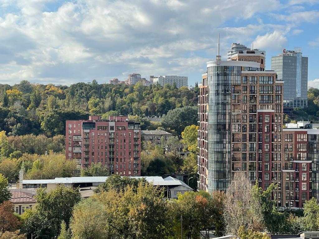 Продажа 2-комнатной квартиры 100 м², Владимира Антоновича ул., 109