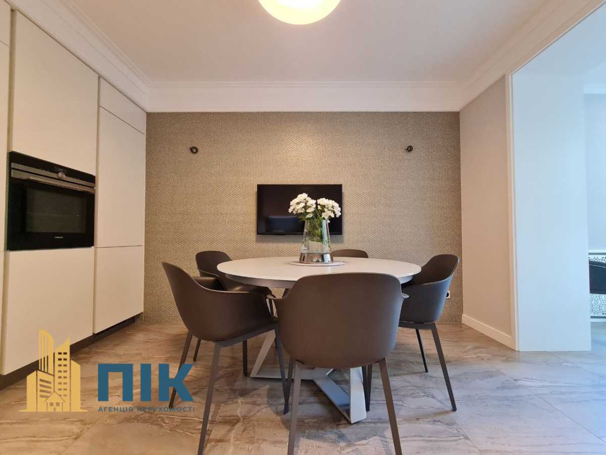 Продаж 2-кімнатної квартири 90 м², Генерала Матикіна вул., 12