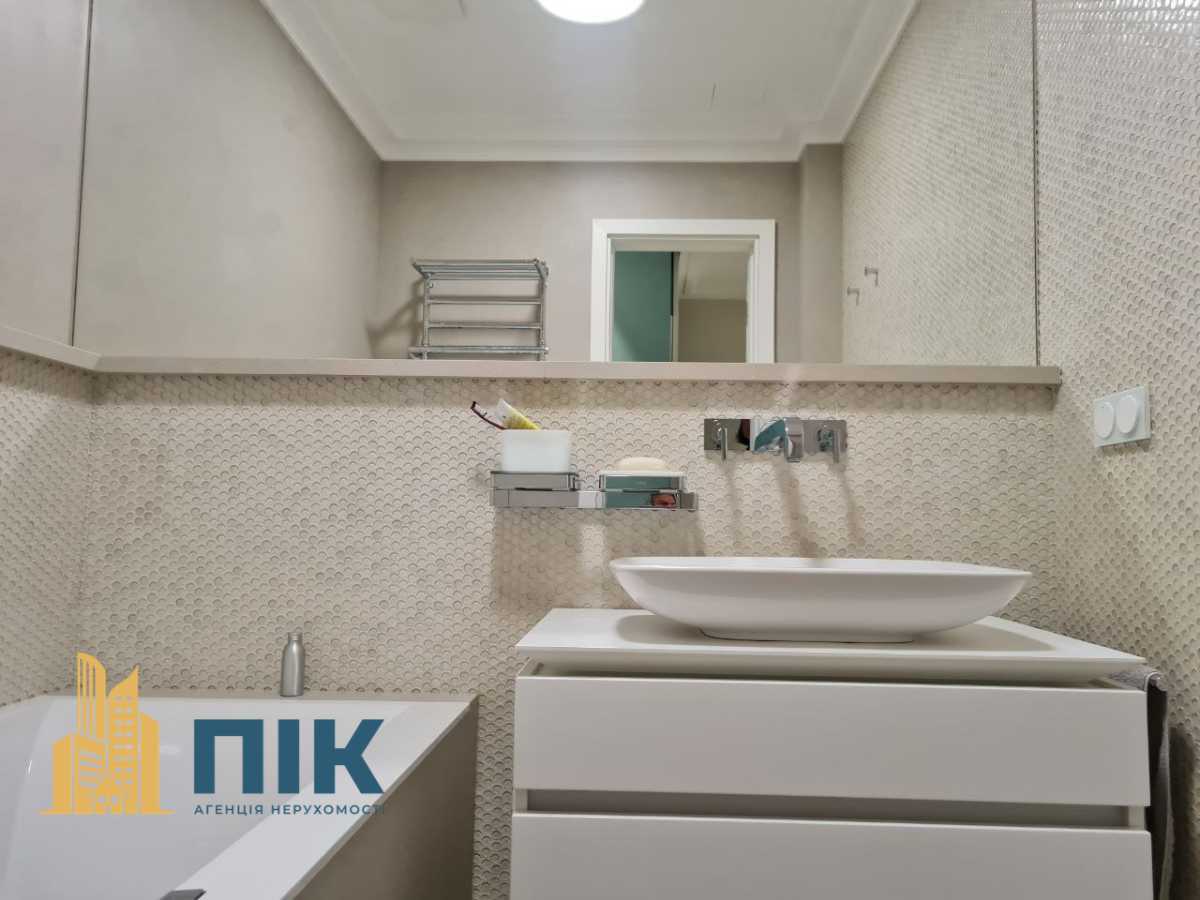 Продажа 2-комнатной квартиры 90 м², Генерала Матыкина ул., 12