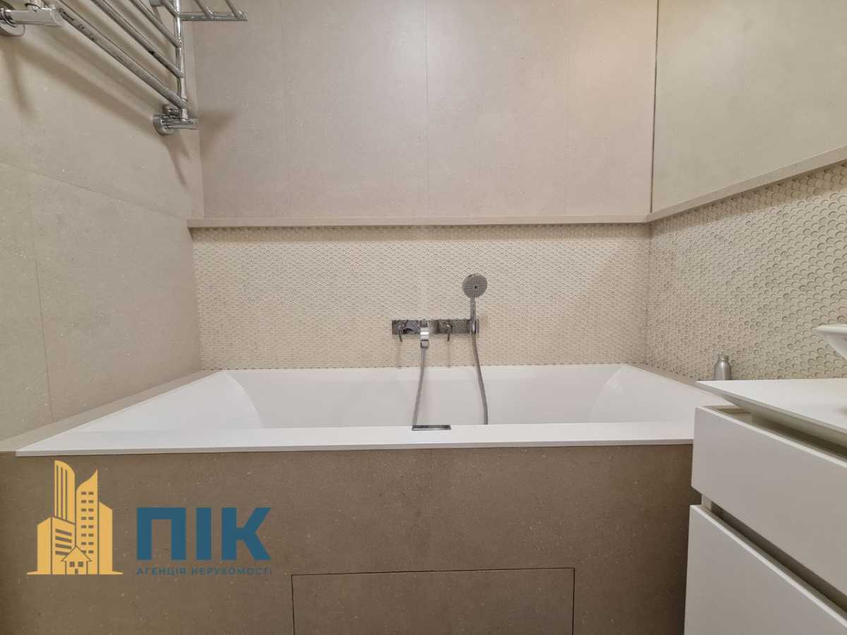 Продажа 2-комнатной квартиры 90 м², Генерала Матыкина ул., 12