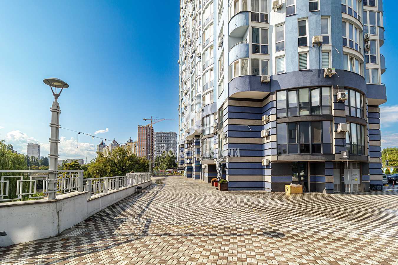 Продажа 2-комнатной квартиры 80 м², Соборности просп., 30А