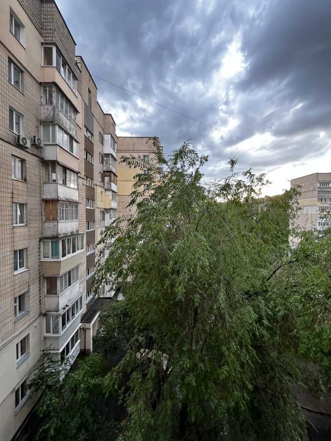 Продажа 3-комнатной квартиры 66 м², Святошинская ул., 6