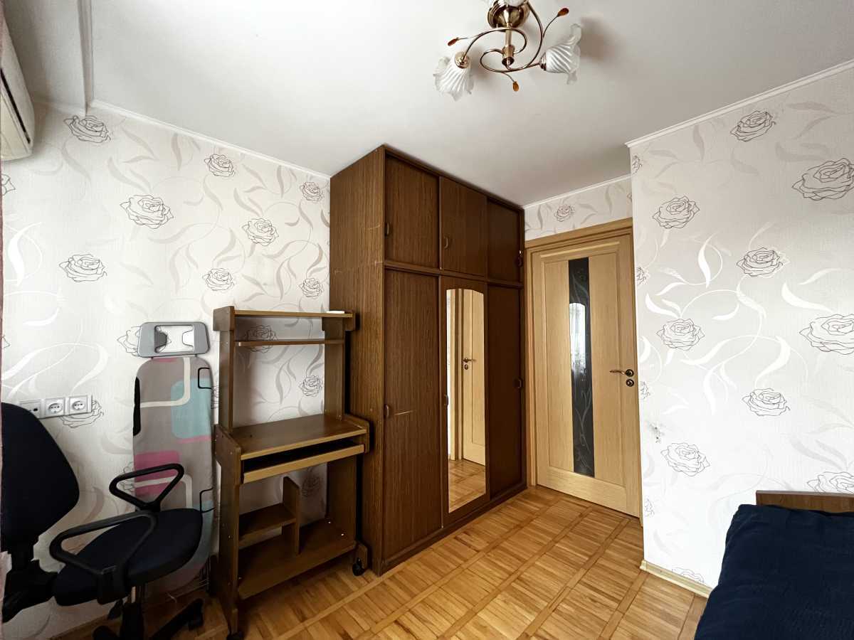 Продаж 3-кімнатної квартири 66 м², Святошинська вул., 6