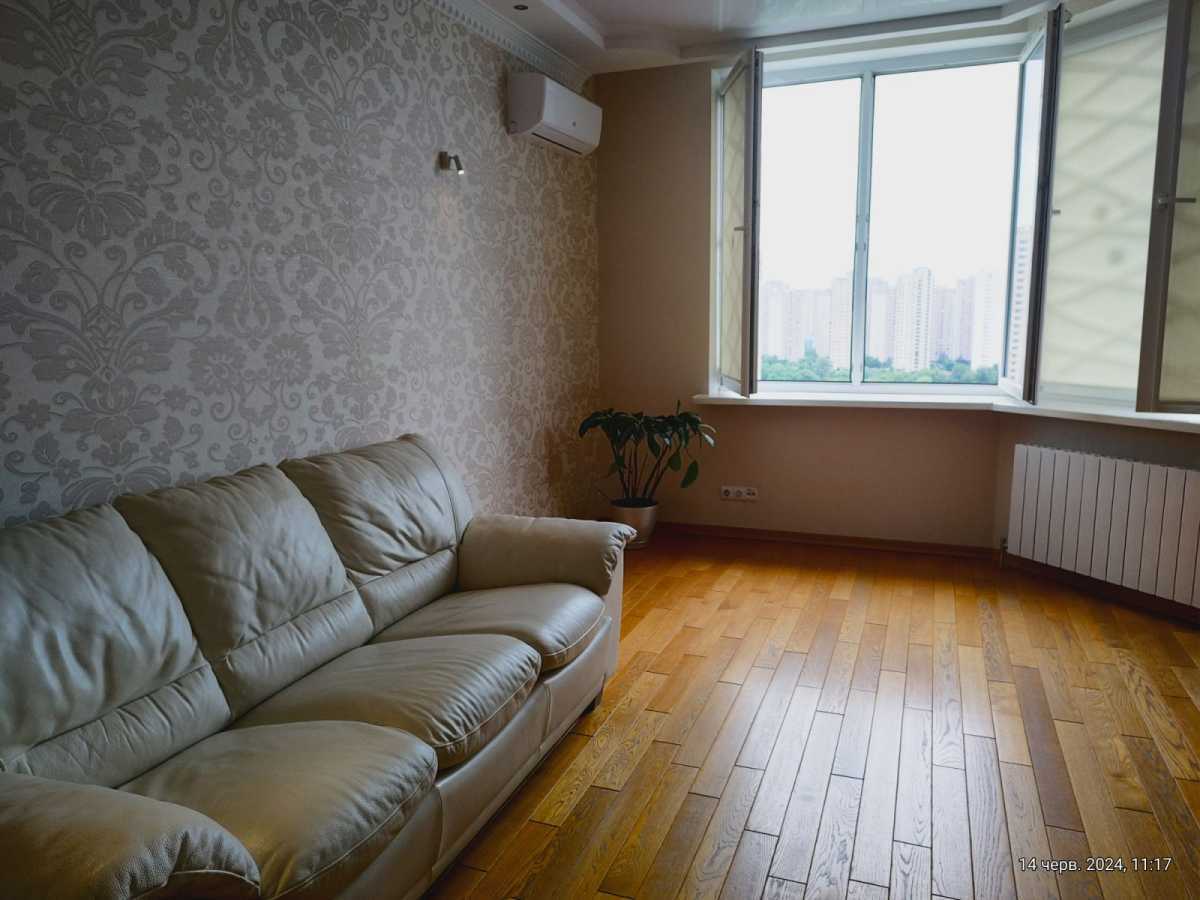 Продаж 2-кімнатної квартири 69 м², Олени Пчілки вул., 2