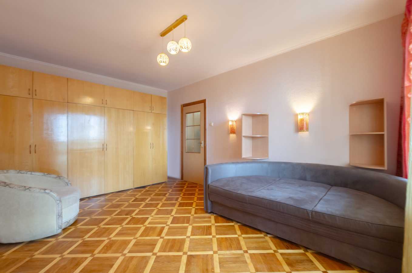 Продаж 2-кімнатної квартири 67 м², Вишняківська вул., 13Б