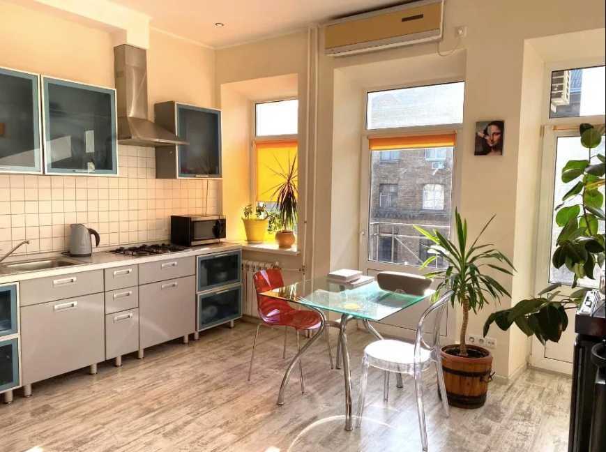 Продаж 1-кімнатної квартири 45 м², Турівська вул., 9