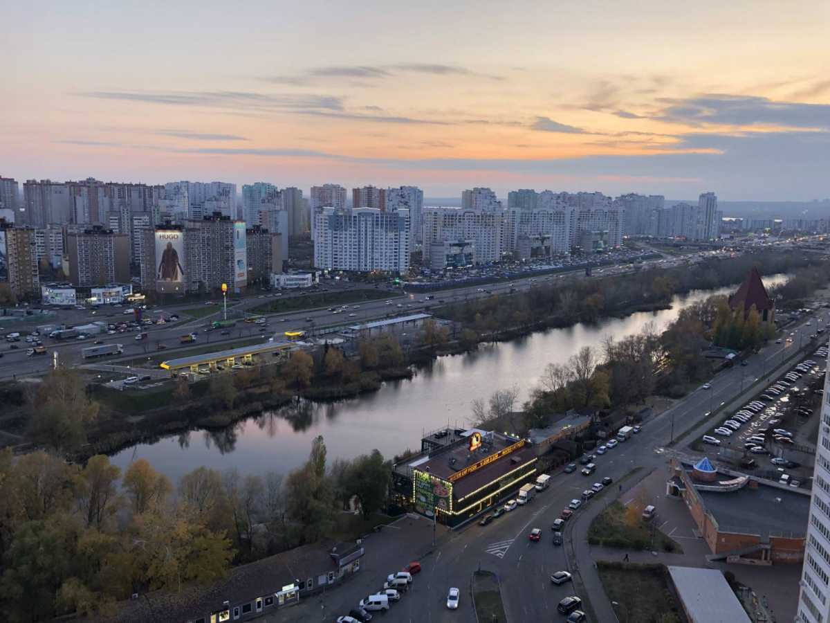 Продаж 2-кімнатної квартири 94.2 м², Срібнокільська вул., 3В