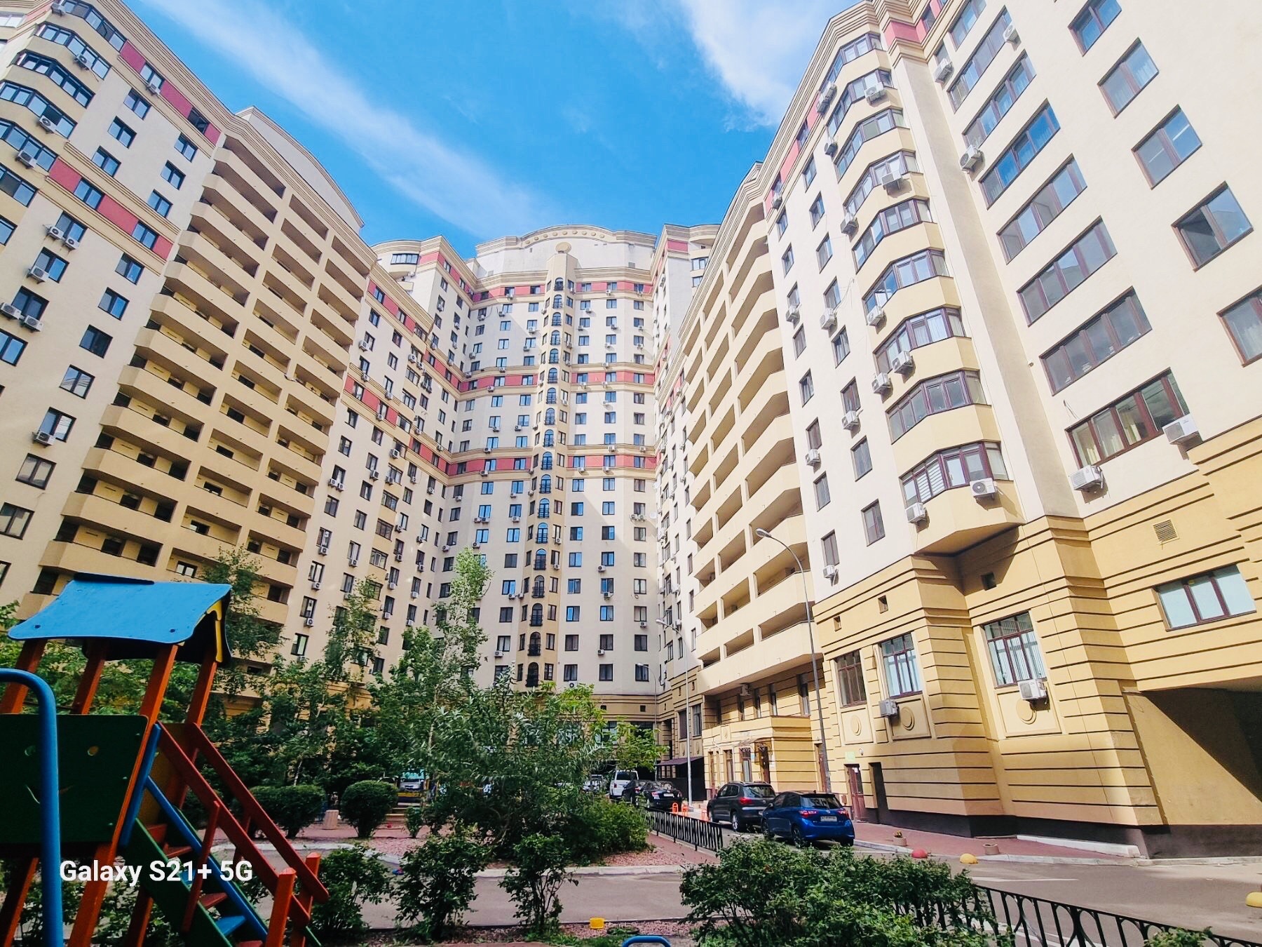 Продаж 4-кімнатної квартири 179 м², Дмитрівська вул., 75