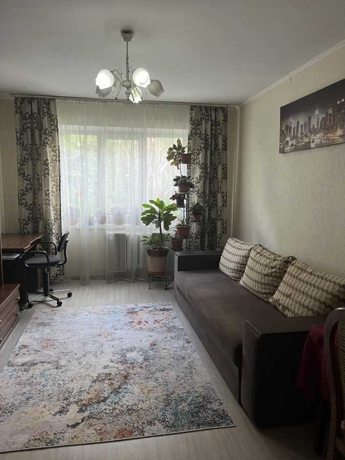 Продаж 3-кімнатної квартири 68.9 м², Васильківська вул., 40