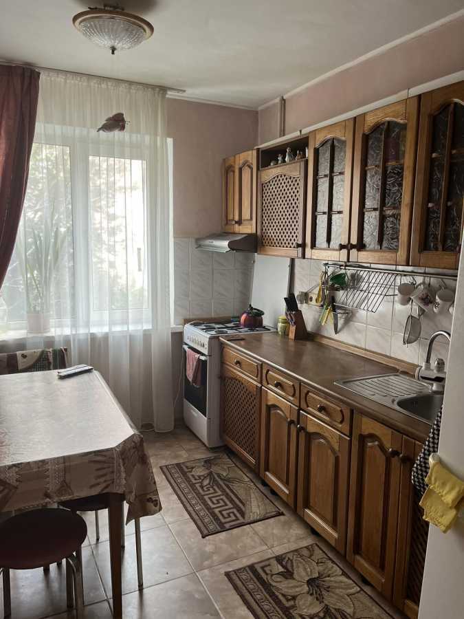 Продаж 3-кімнатної квартири 68.9 м², Васильківська вул., 40