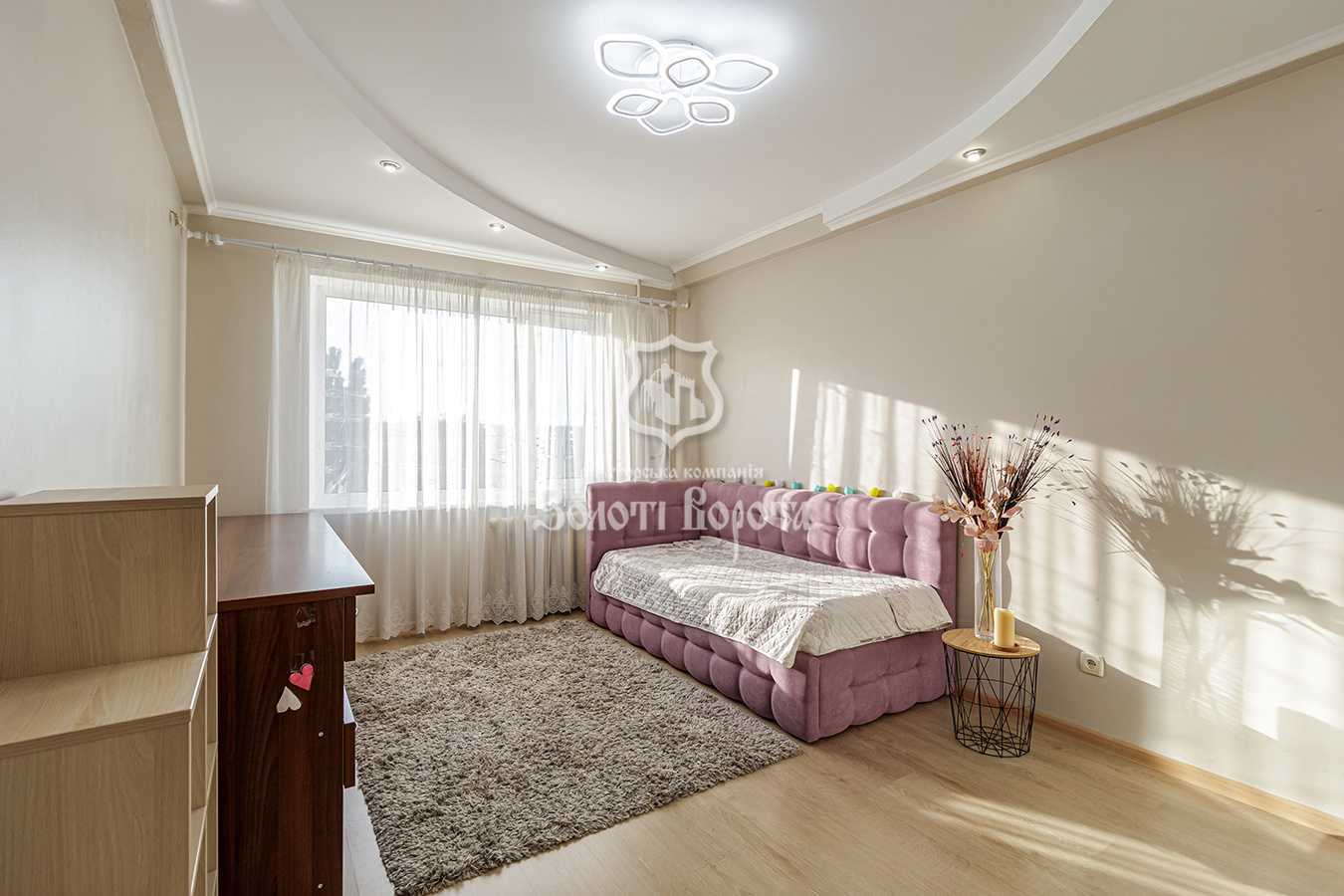 Продаж 3-кімнатної квартири 61.4 м², Світлицького вул., 13