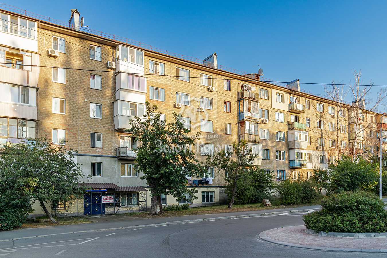 Продаж 3-кімнатної квартири 61.4 м², Світлицького вул., 13