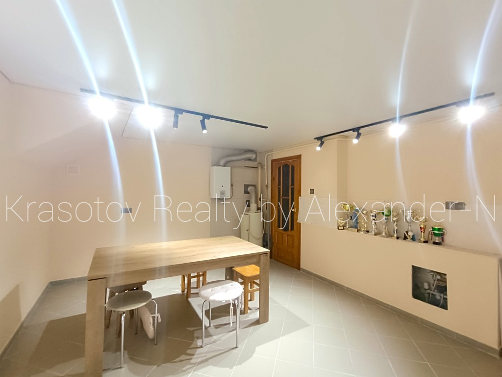 Продажа 3-комнатной квартиры 93 м², Шмидта Лейтенанта ул., 20