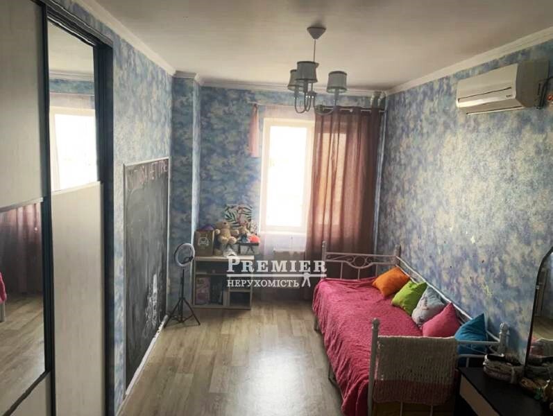 Продаж 3-кімнатної квартири 90 м², Академіка Сахарова вул.