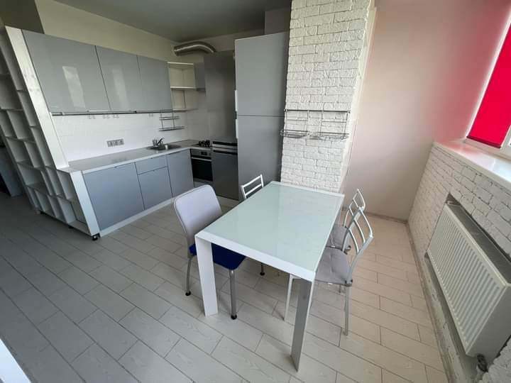 Продаж 1-кімнатної квартири 44 м², Лютнева вул., 48