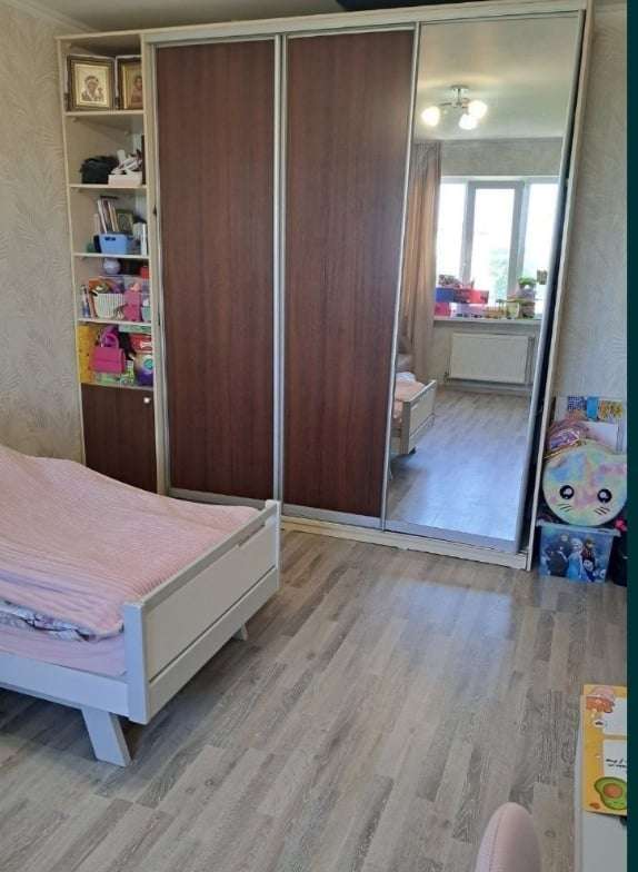 Продаж 1-кімнатної квартири 40 м², Лютнева вул., 48