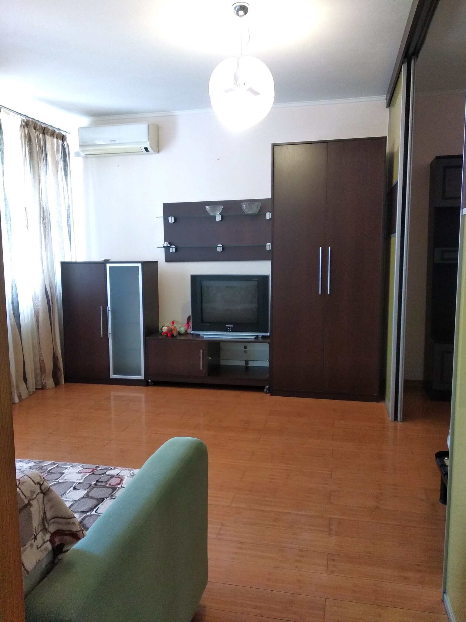 Продаж 1-кімнатної квартири 49 м², Симоненко вул., 4