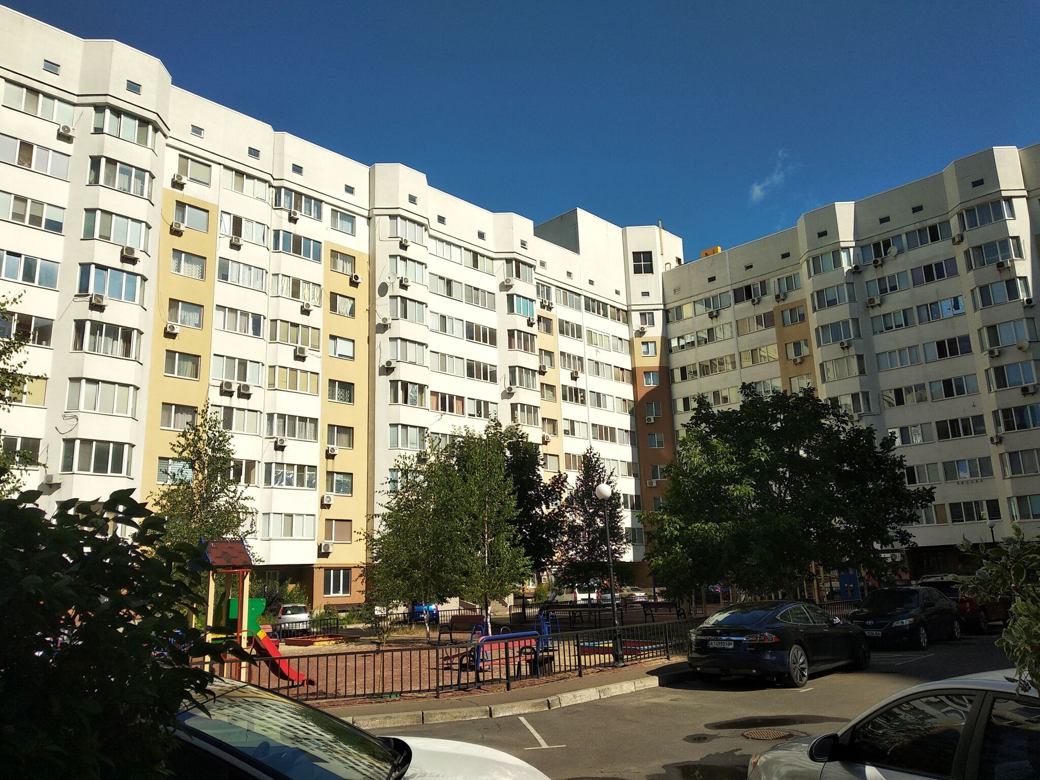 Продаж 1-кімнатної квартири 49 м², Симоненко вул., 4