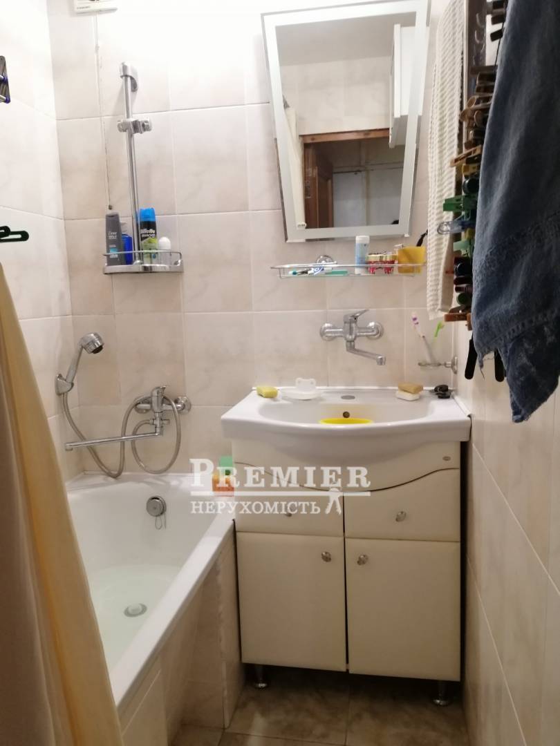 Продаж 4-кімнатної квартири 76 м², Жолио Кюри вул.