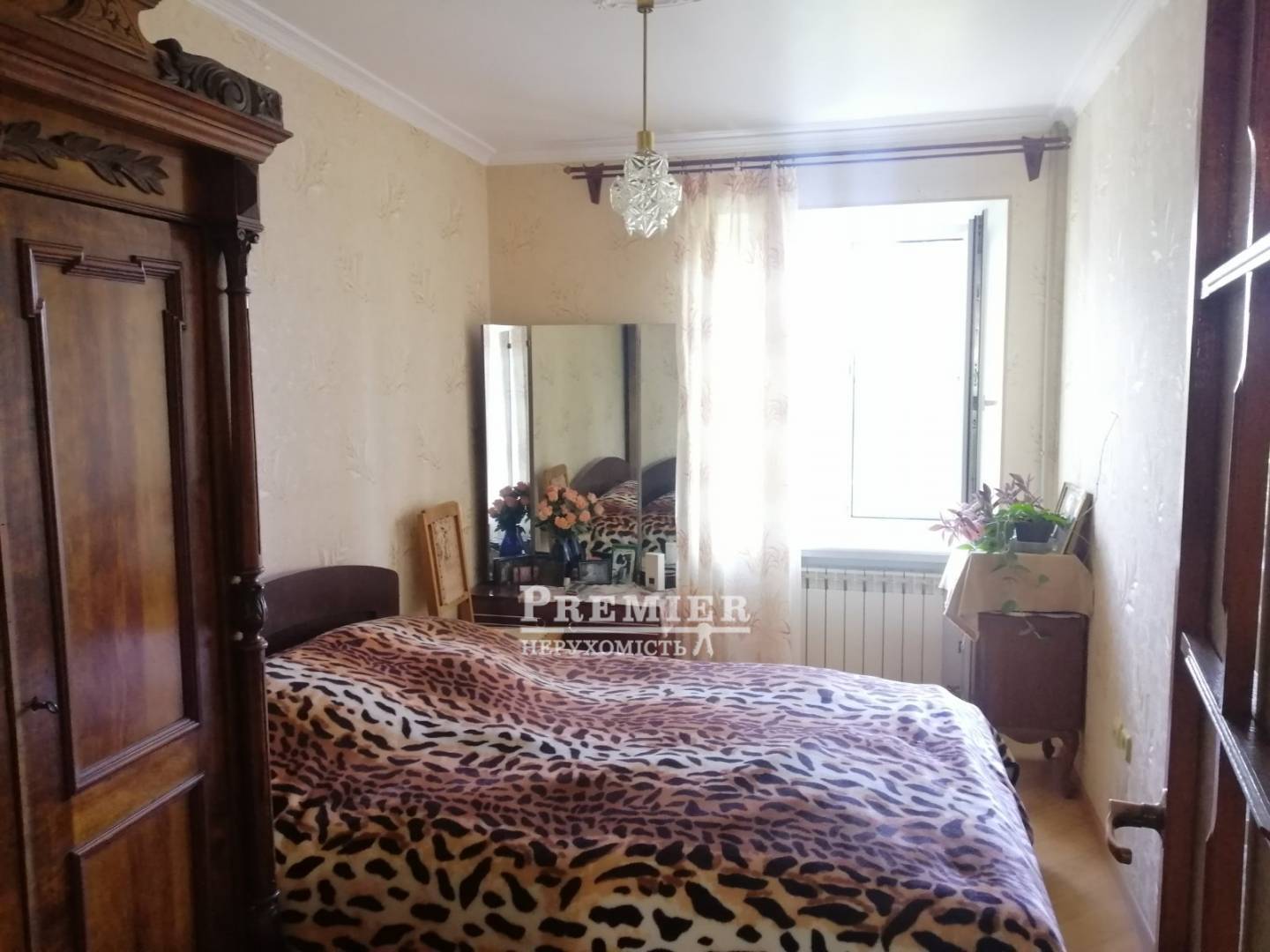 Продаж 4-кімнатної квартири 76 м², Жолио Кюри вул.