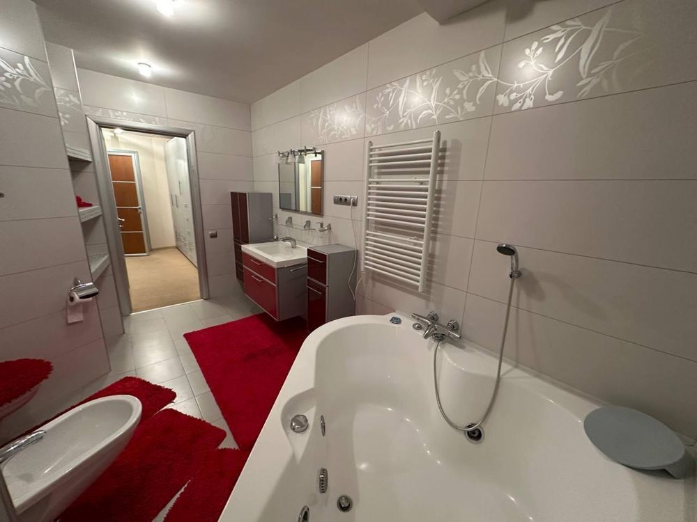 Продаж 2-кімнатної квартири 117 м², Глінки вул., 2