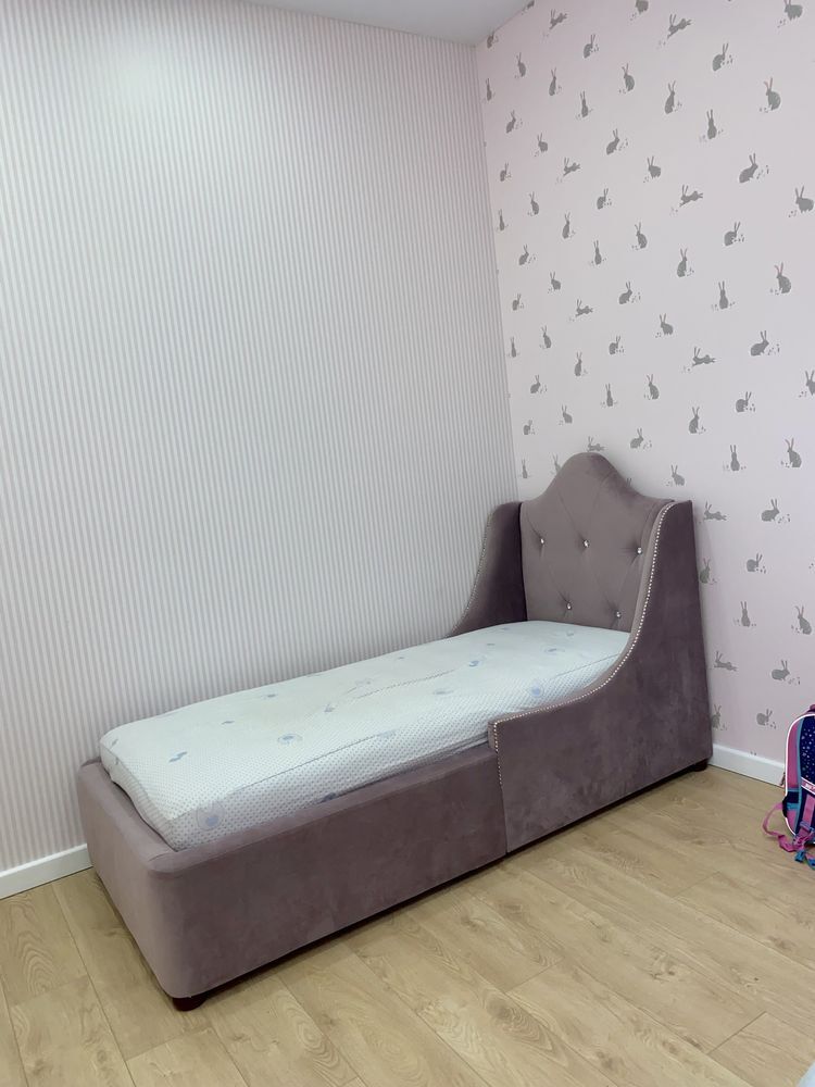 Продаж 2-кімнатної квартири 75 м², Набережна Перемоги вул., 7