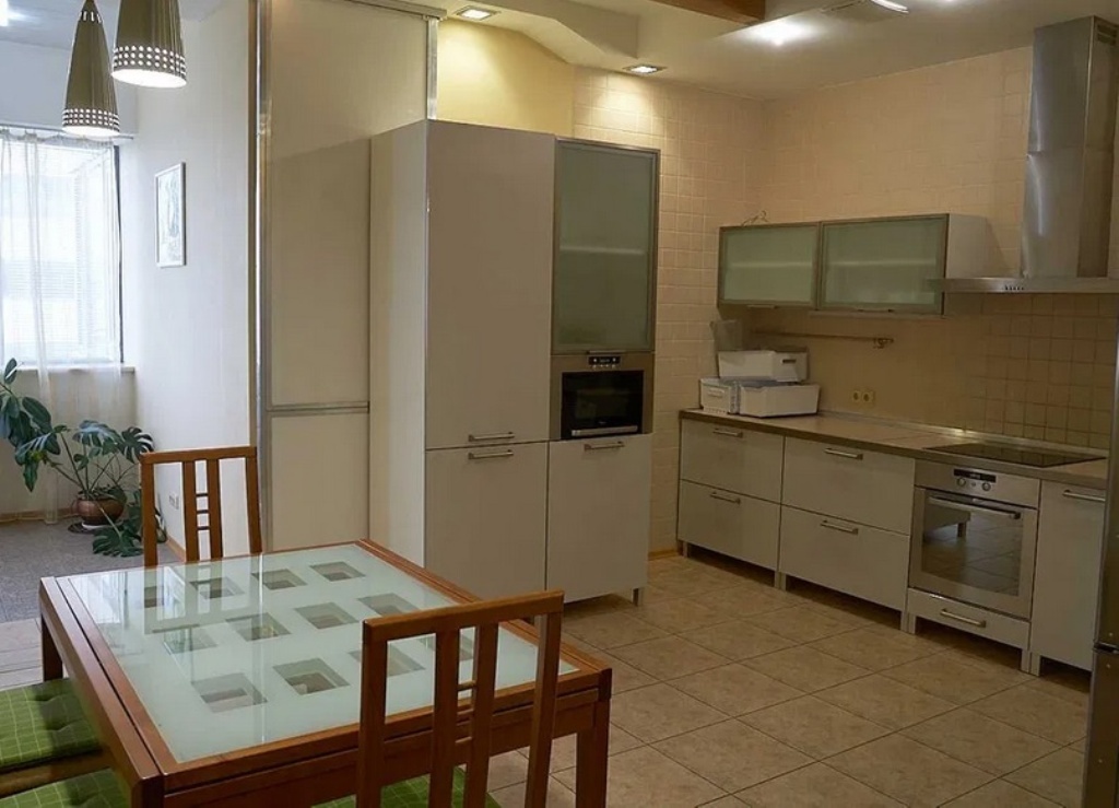 Оренда 4-кімнатної квартири 160 м², Володимира Вернадського вул., 35