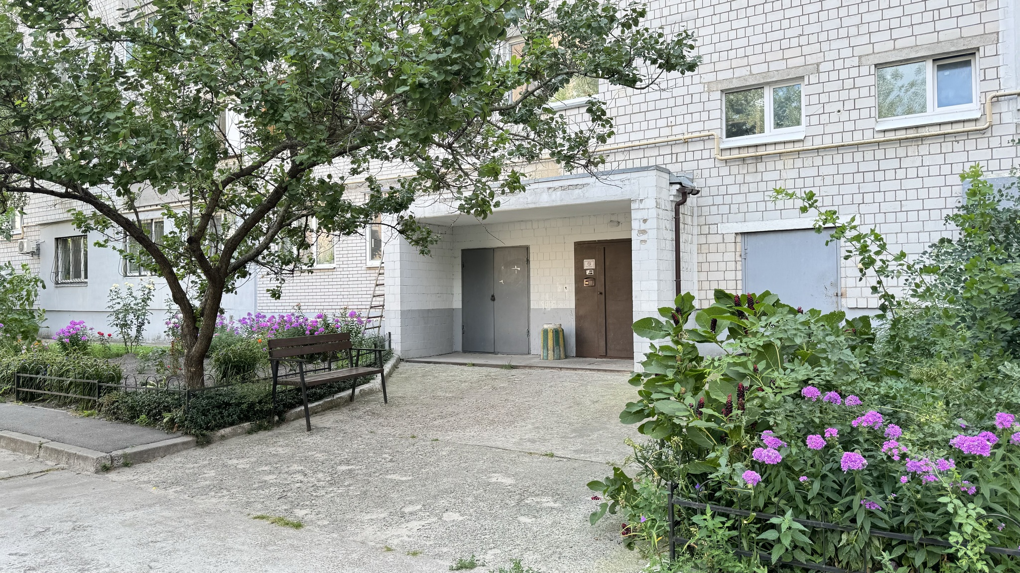 Продаж 3-кімнатної квартири 67.1 м², Дніпровська вул., 3Б