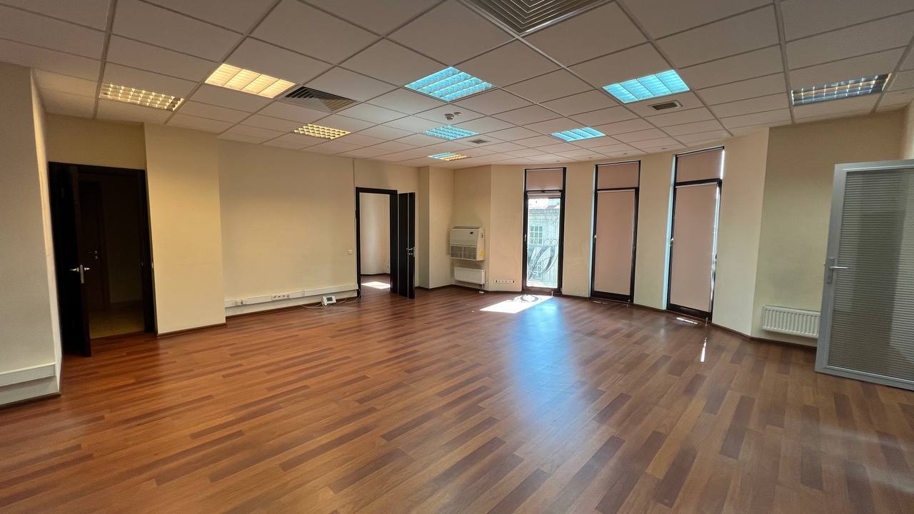 Аренда офиса 120 м², Саксаганского ул., 120