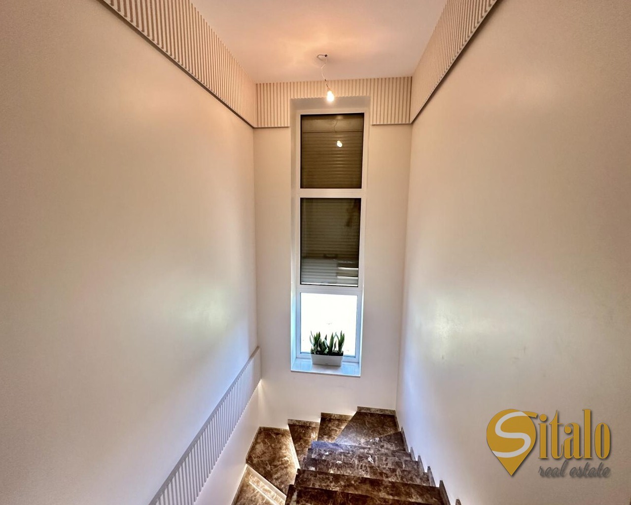 Продаж будинку 220 м²