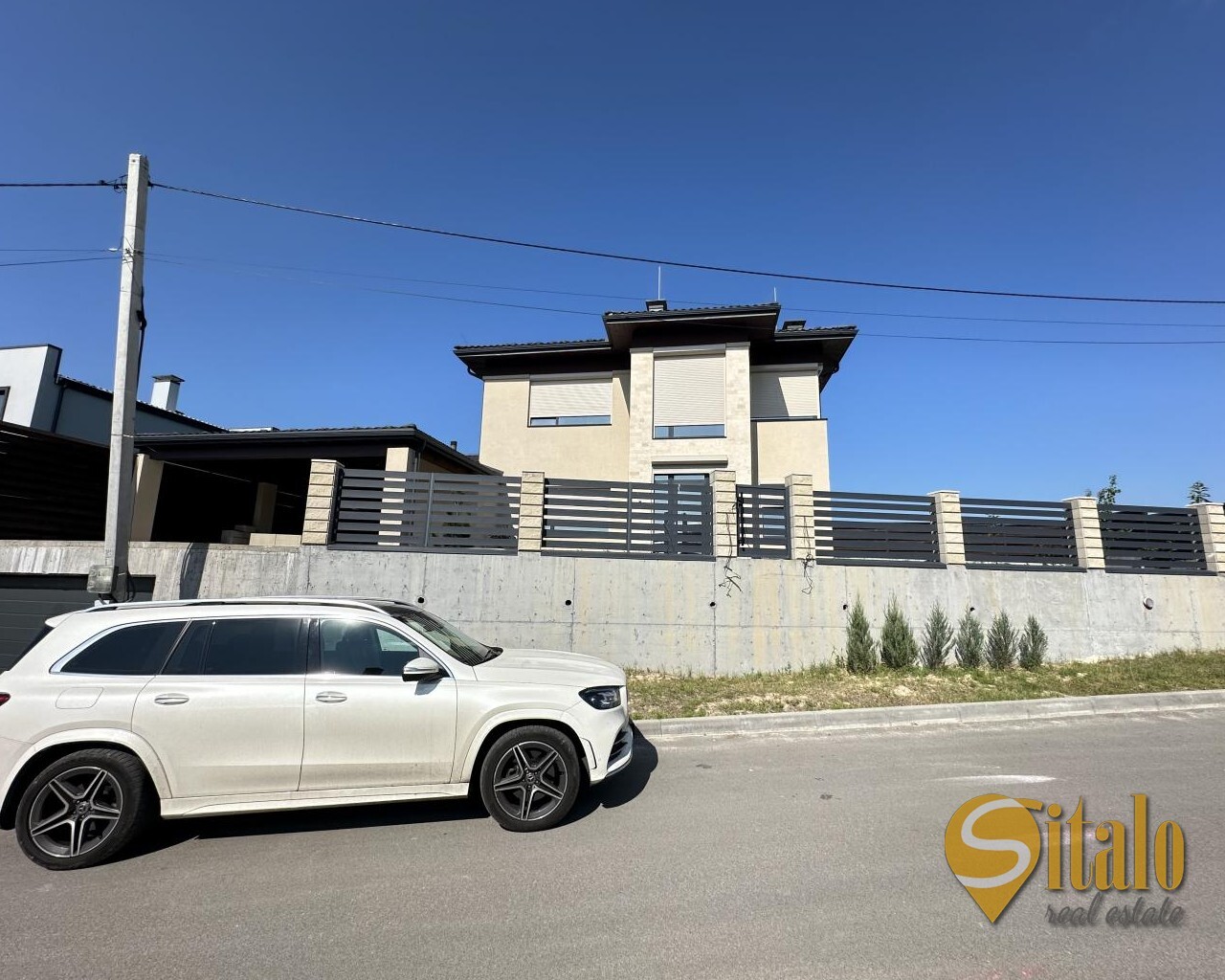 Продаж будинку 220 м²