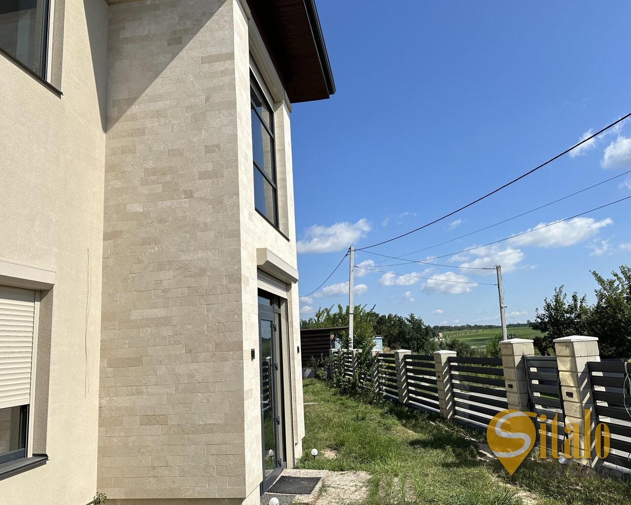 Продаж будинку 220 м²