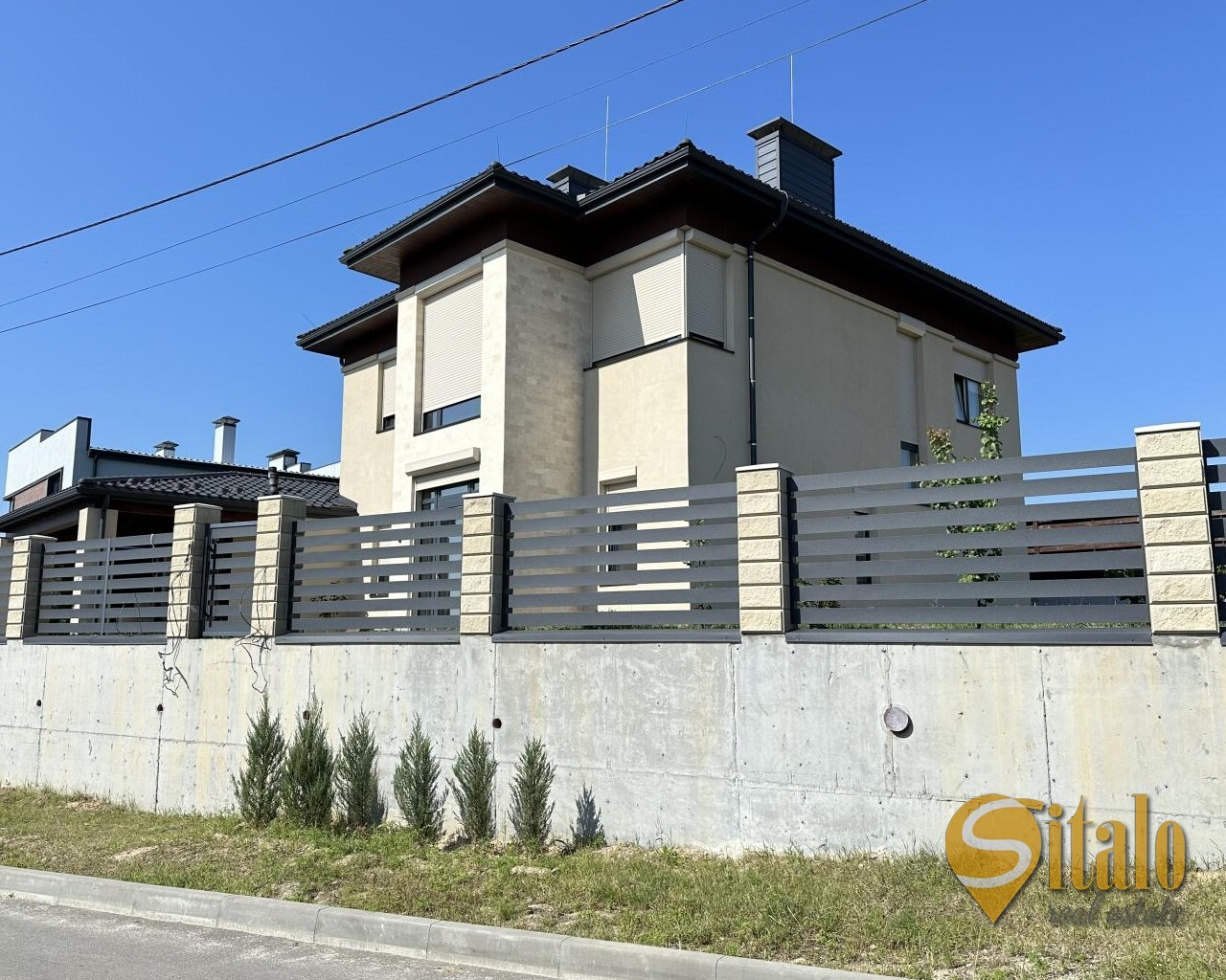 Продаж будинку 220 м²