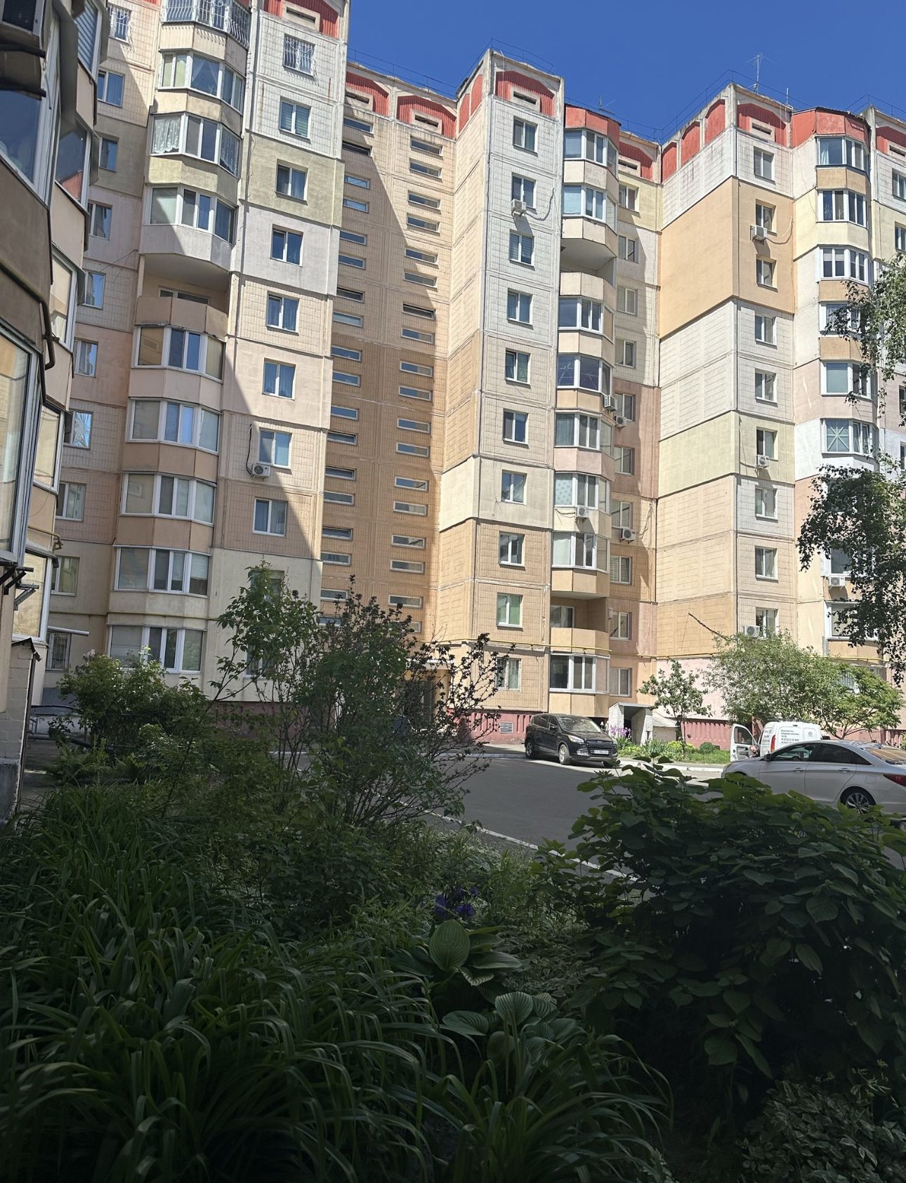 Продажа 2-комнатной квартиры 56 м², Владимира Момота ул.