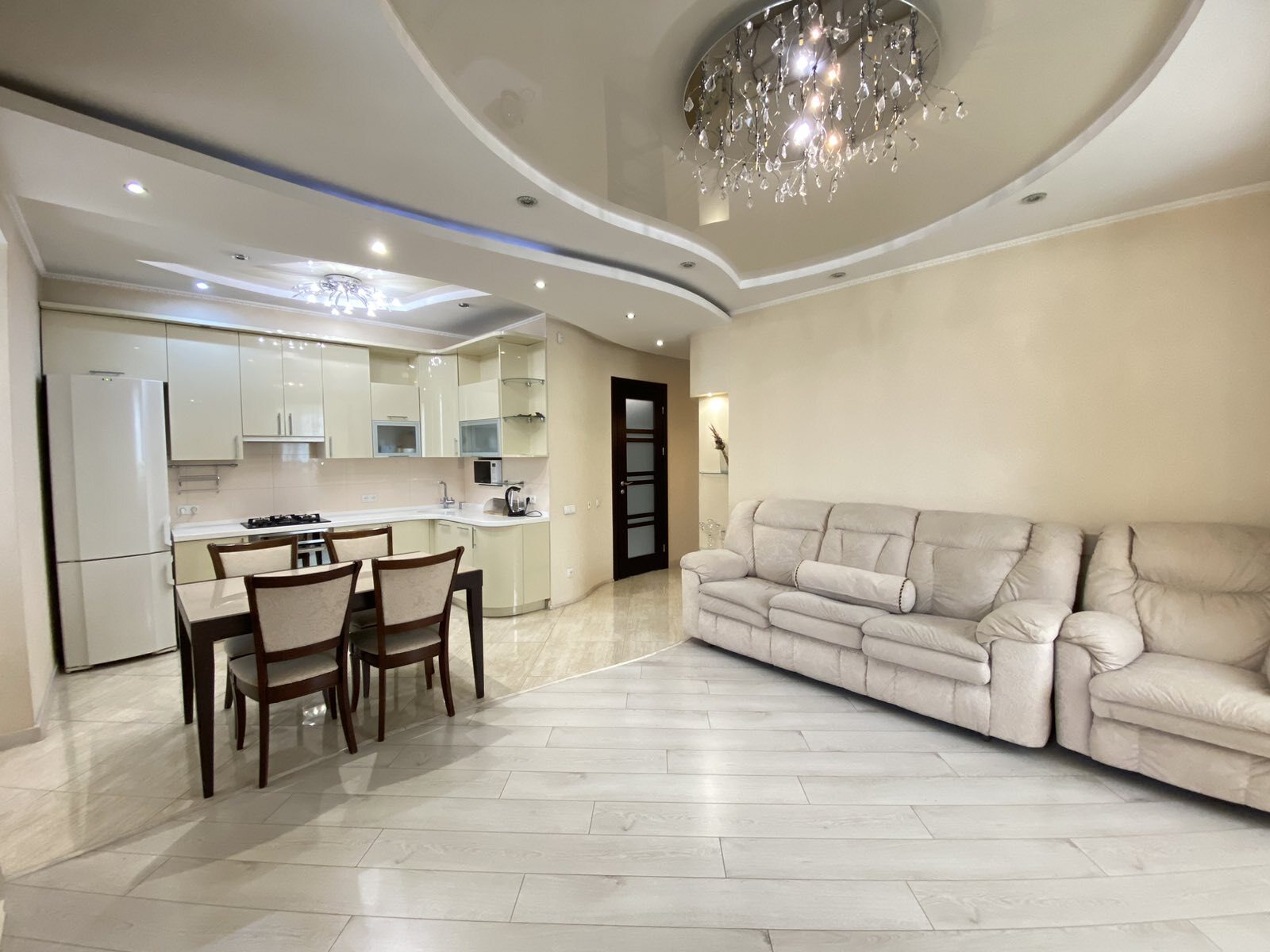 Продажа 3-комнатной квартиры 70 м², Соборный просп., 212