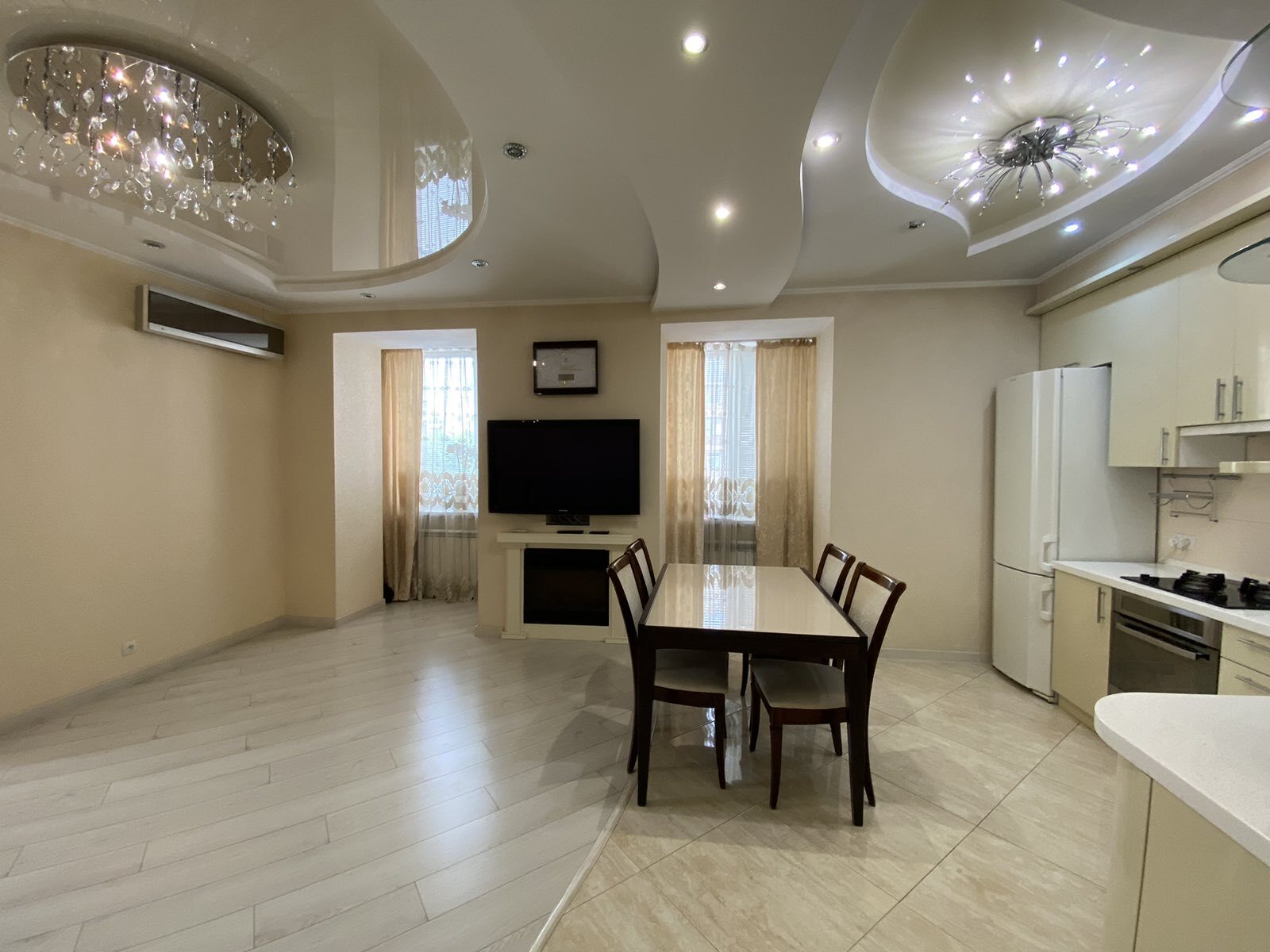 Продажа 3-комнатной квартиры 70 м², Соборный просп., 212
