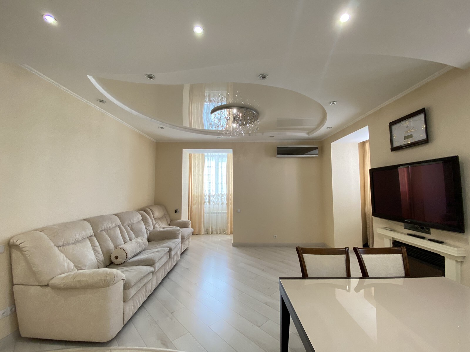 Продажа 3-комнатной квартиры 70 м², Соборный просп., 212