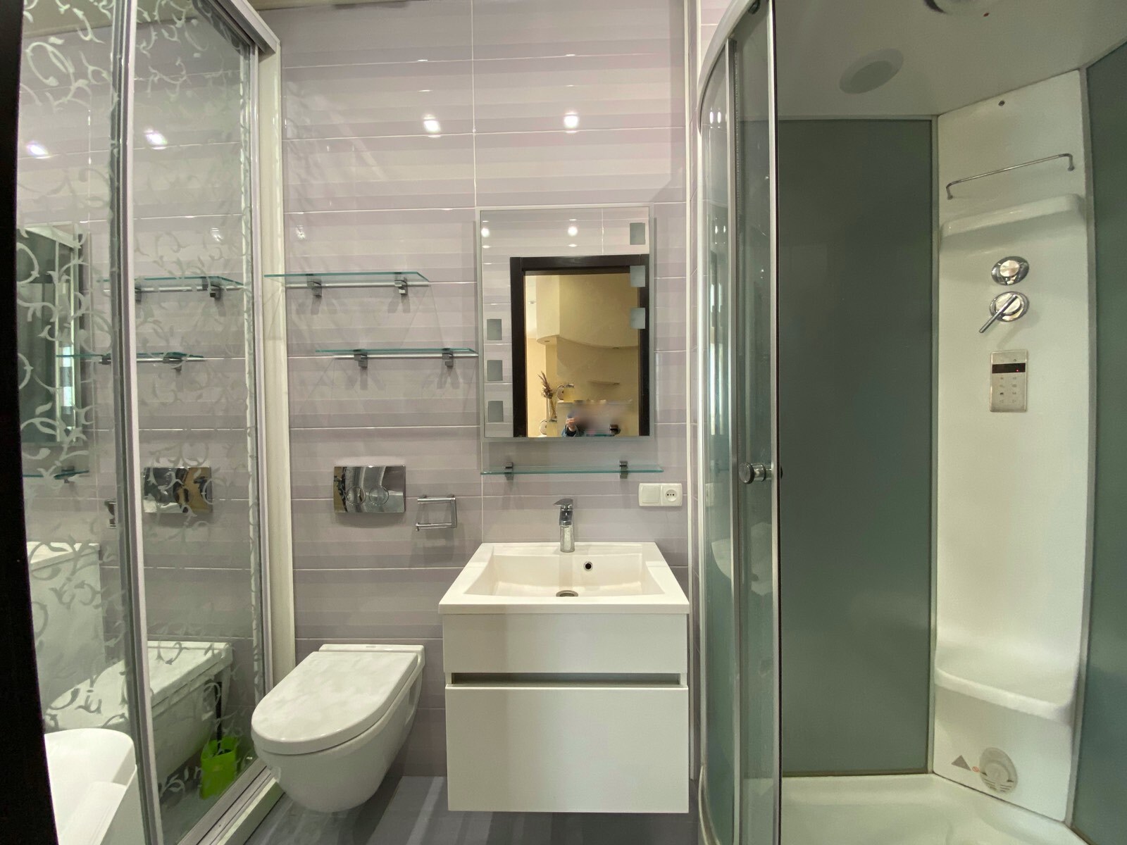 Продажа 3-комнатной квартиры 70 м², Соборный просп., 212