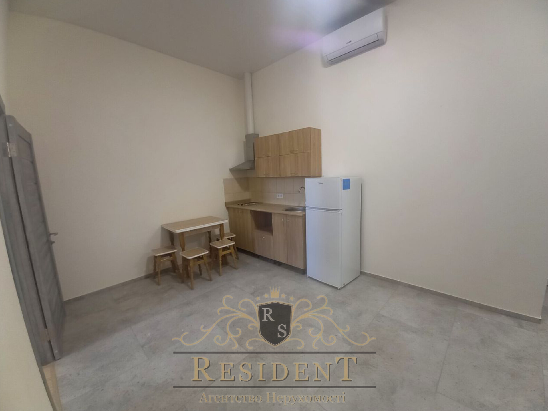 Оренда комерції 47 м², Набережна Перемоги вул., 102