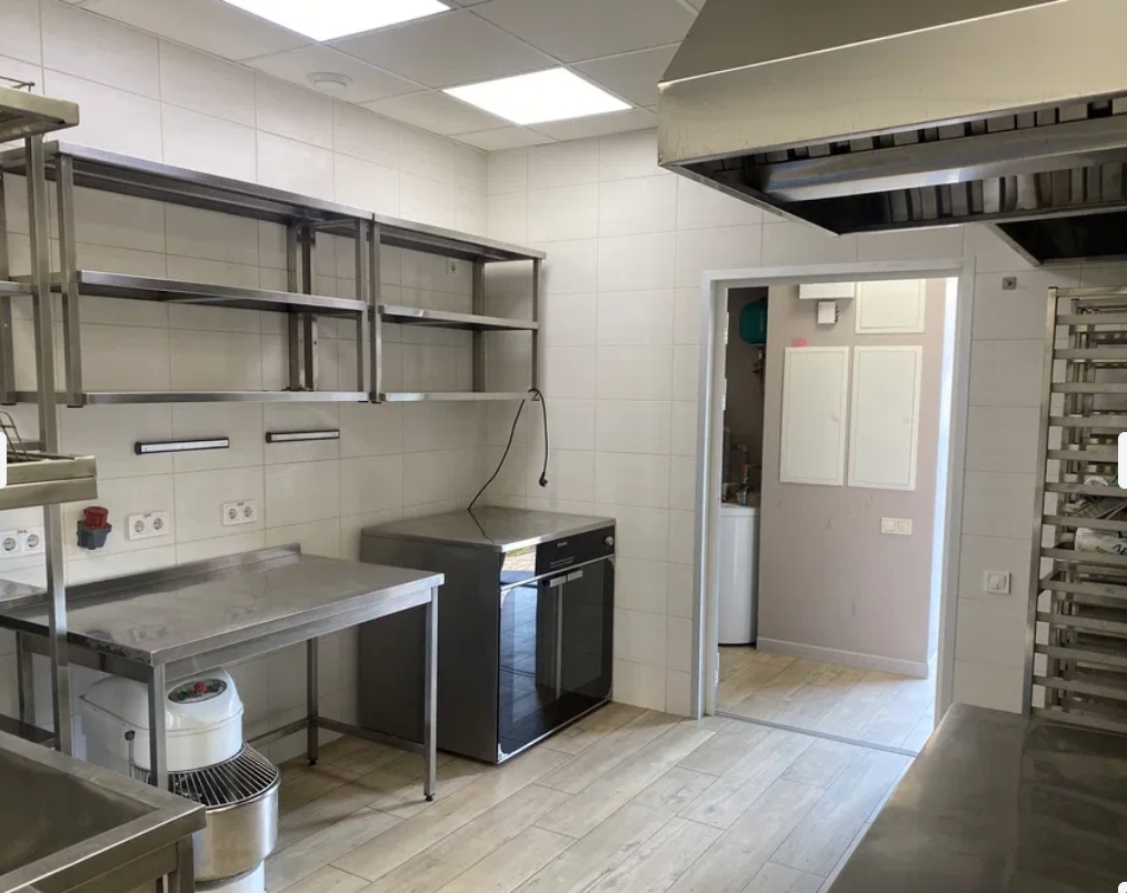 Оренда торговельного приміщення 68 м², Черноморского Казачества вул.