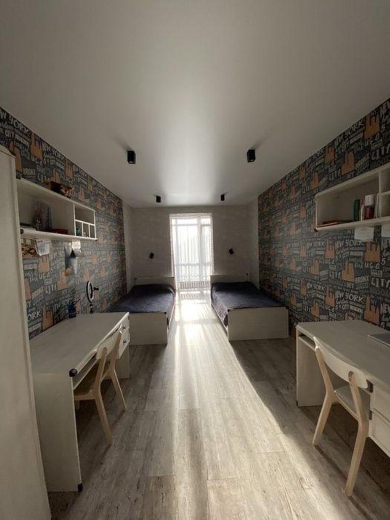 Продаж 2-кімнатної квартири 87 м², Набережна Перемоги вул., 44