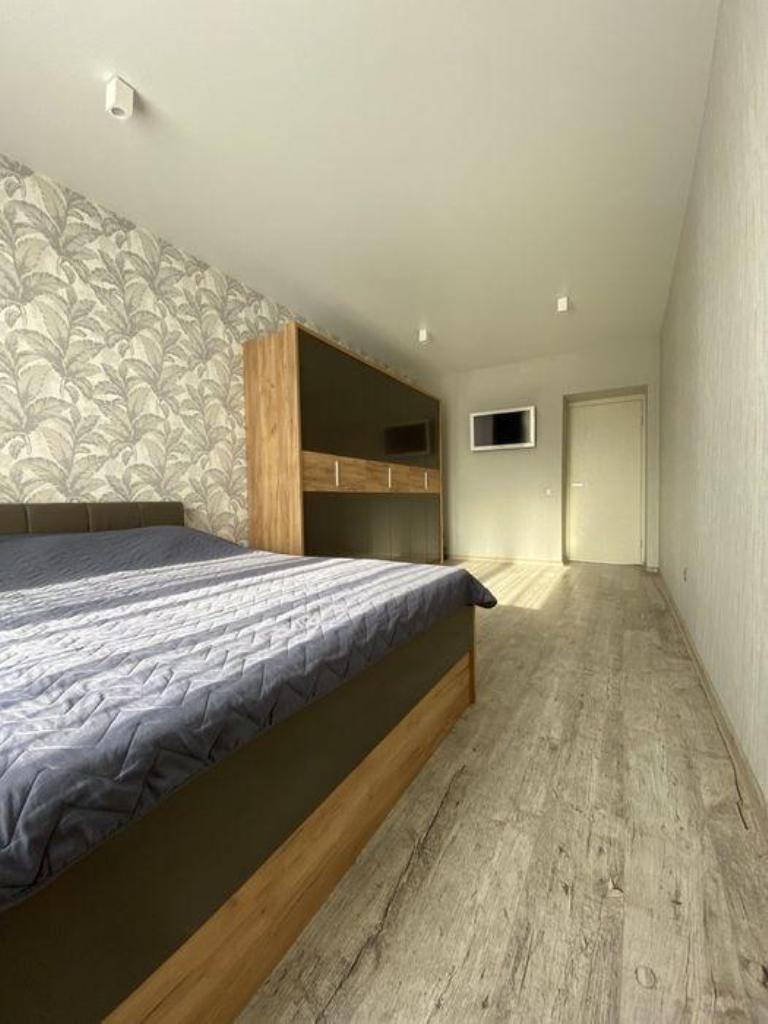 Продаж 2-кімнатної квартири 87 м², Набережна Перемоги вул., 44