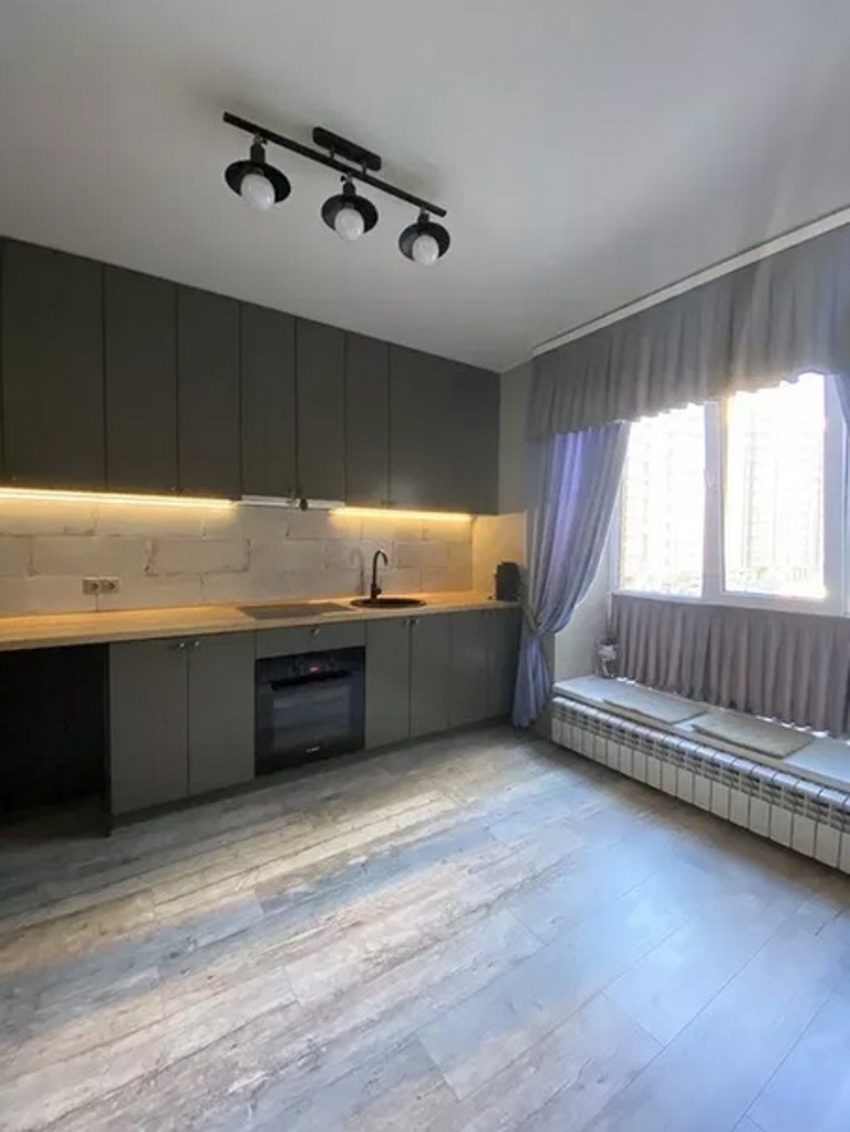 Продаж 2-кімнатної квартири 87 м², Набережна Перемоги вул., 44