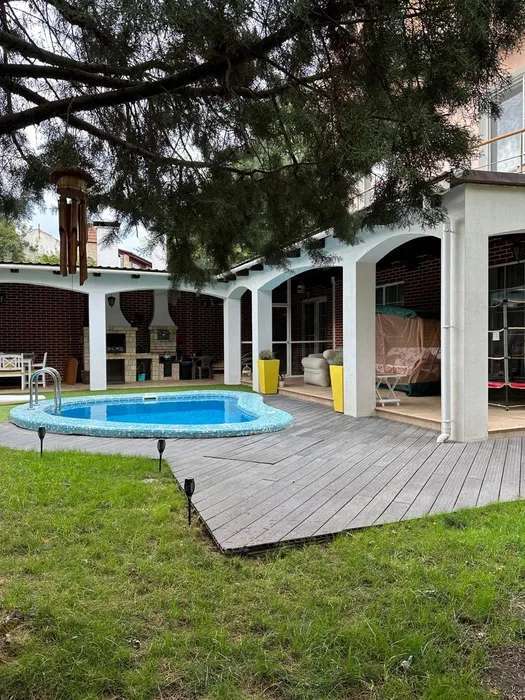 Аренда дома 350 м², Линия 8-го Марта 4-я ул.